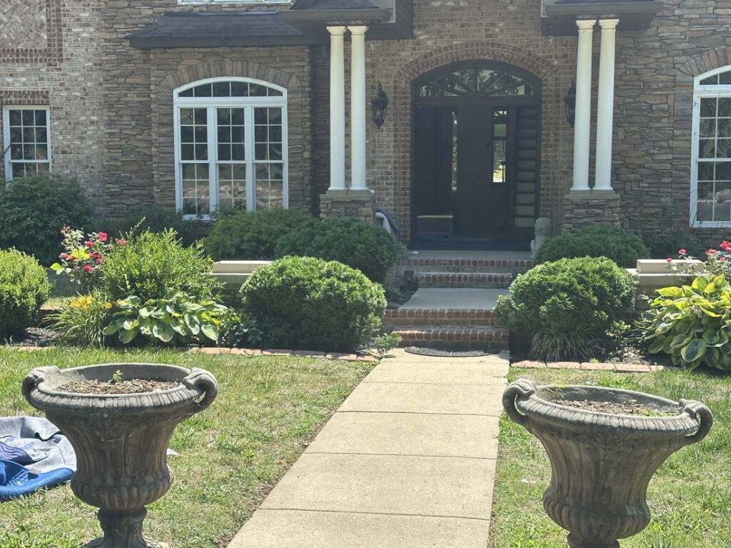 Moving from Chicago to Nashville - JM Moving crew arriving at a new Nashville TN home