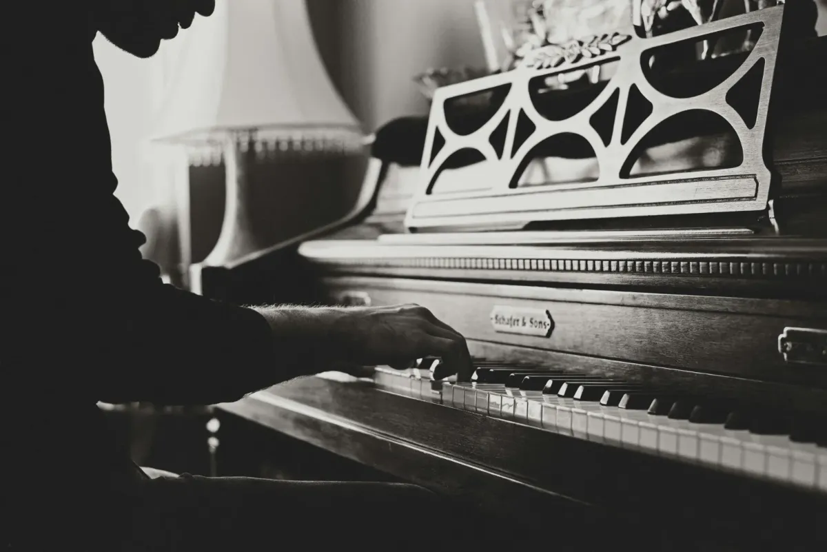 Piano movers Nashville safely transporting an upright piano