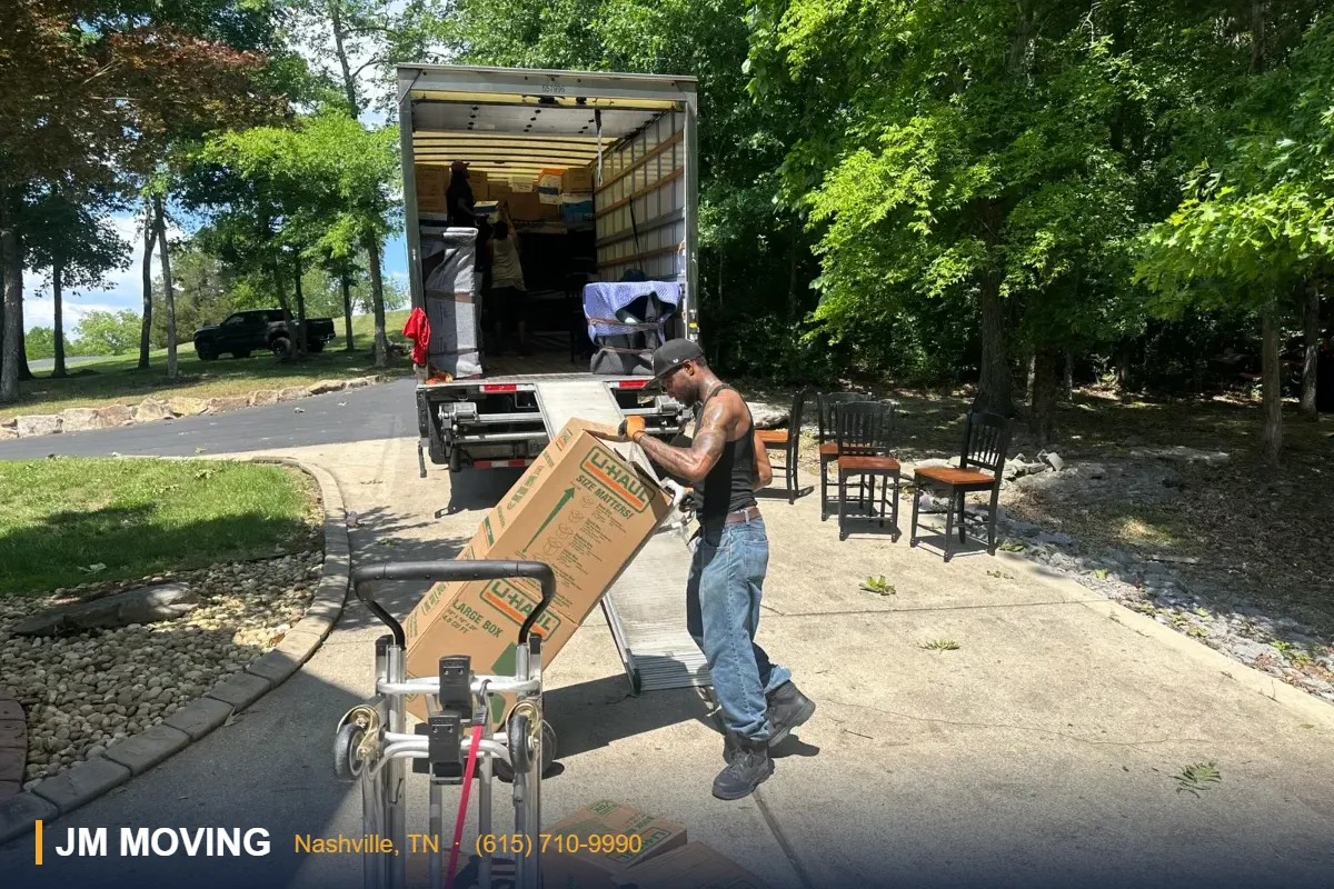 Moving Services in Nashville TN secure truck loading