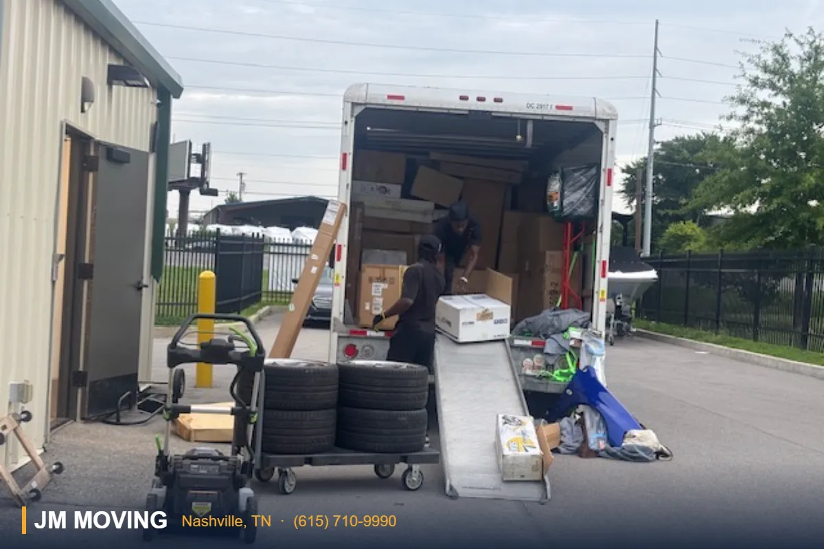 Nashville Moving Company Comparison - JM Moving truck in Nashville